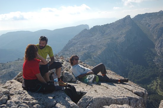 hikers-relaxing-and-enjoying-2